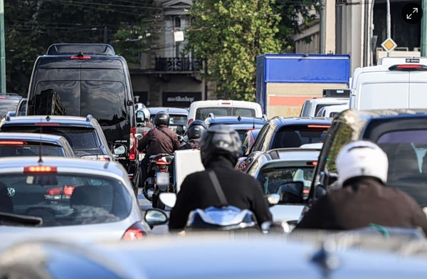 Κίνηση: Στο «κόκκινο» Κηφισός και Λεωφόρος Αθηνών – Μεγάλες καθυστερήσεις στην Αττική Οδό