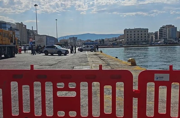 Πειραιάς: Αυτοκίνητο έπεσε στη θάλασσα – Σε εξέλιξη επιχείρηση ανάσυρσης