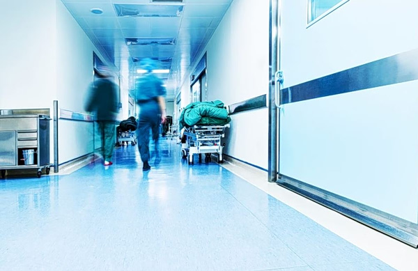 Καλάβρυτα: 55χρονος πήγε τη σύζυγό του στο νοσοκομείο και κατέληξε ο ίδιος