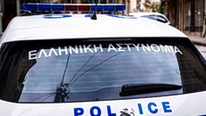 Θεσσαλονίκη: Σκαρφάλωσε σε πολυκατοικία και διέρρηξε το σπίτι της γιαγιάς του – Άρπαξε 500 ευρώ