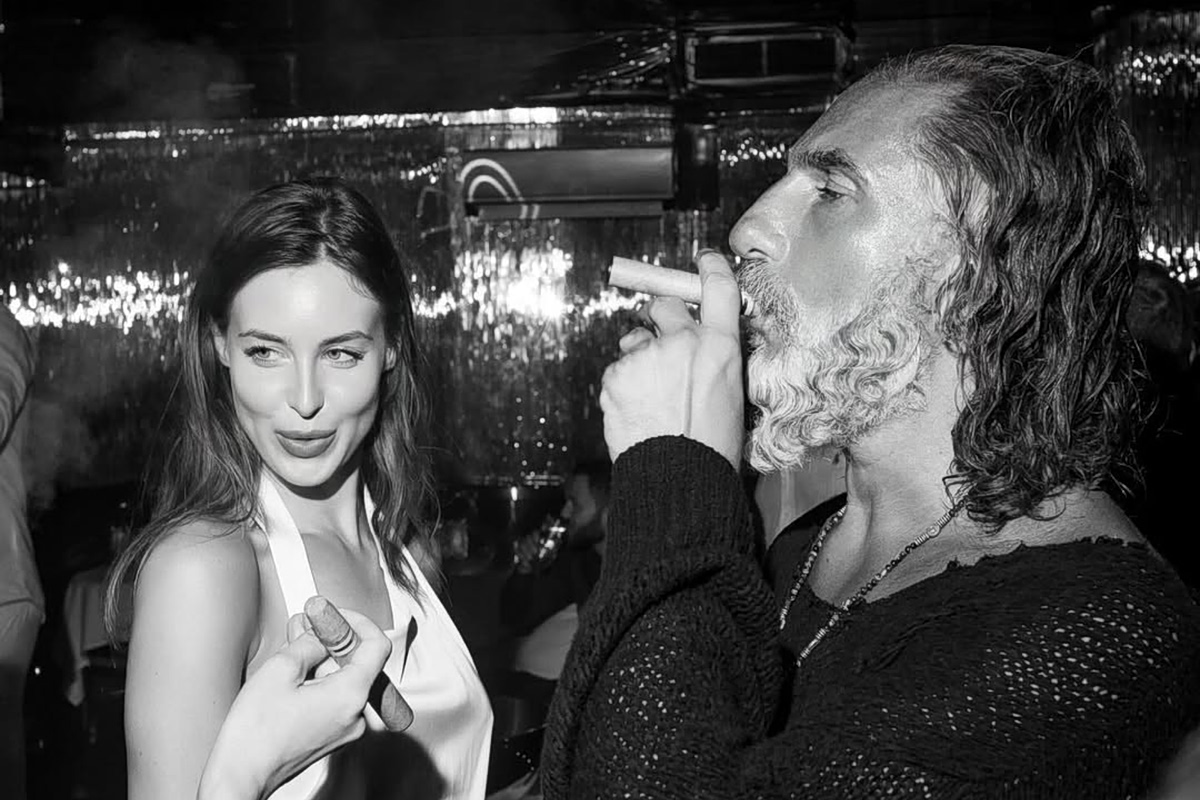 Ο Δίας και η Αφροδίτη – Οι «θεοί» του instagram στη Μύκονο