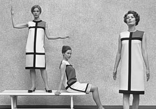 Ο Yves Saint Laurent όρισε τον τρόπο που κατανοούμε τη μόδα σήμερα – 300 εμβληματικές φωτογραφίες