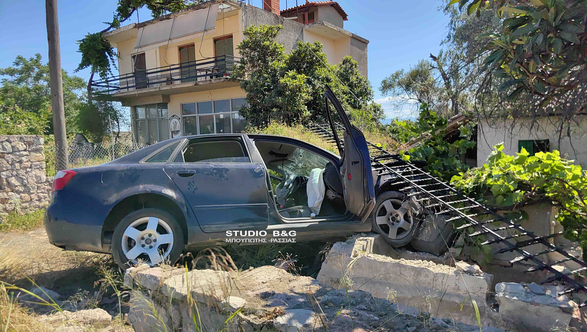Τροχαίο με πέντε τραυματίες στο Ναύπλιο – ΙΧ καρφώθηκε σε μάντρα και μπήκε σε αυλή σπιτιού