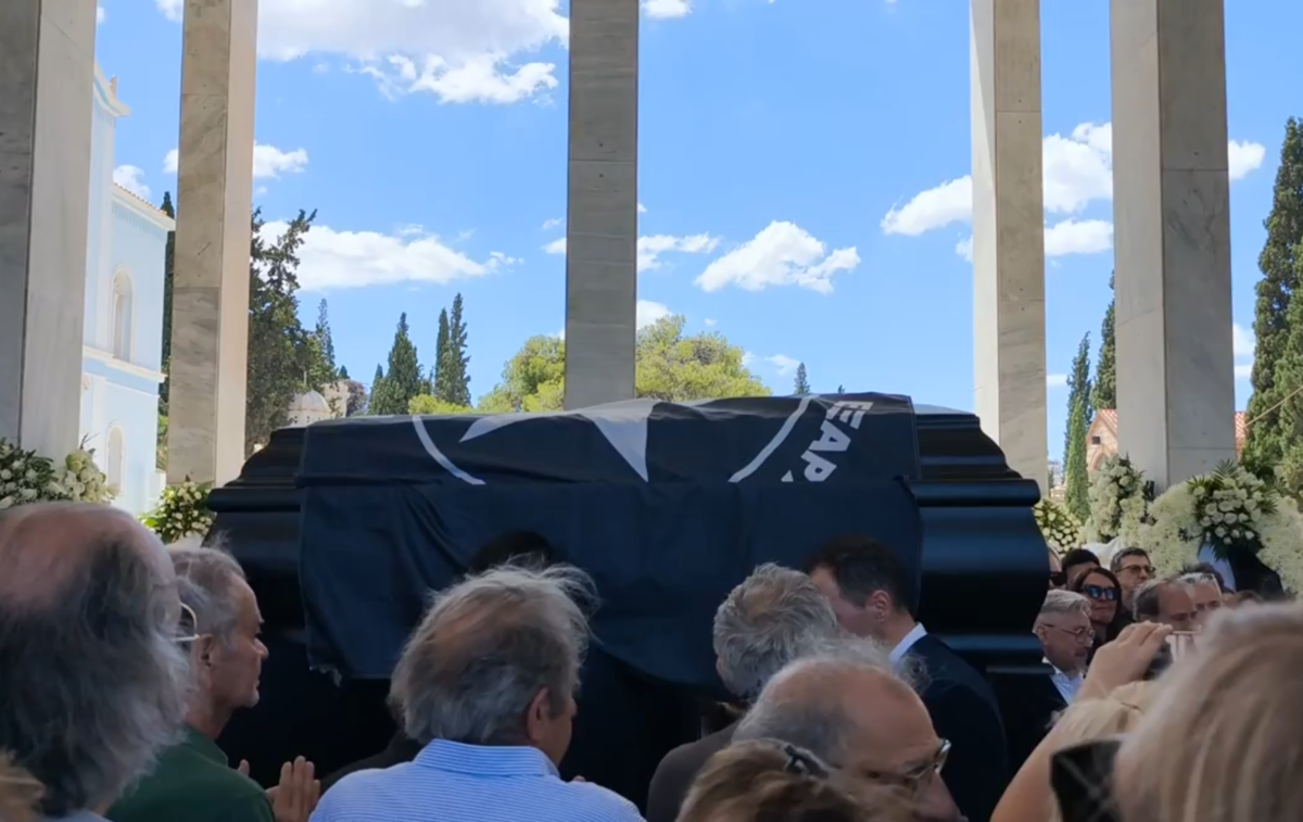 Ανδρέας Μαζαράκης: Το τελευταίο «αντίο» στον δημοσιογράφο – Συνάδελφοι, πολιτικοί και φίλοι στο Α’ Νεκροταφείο