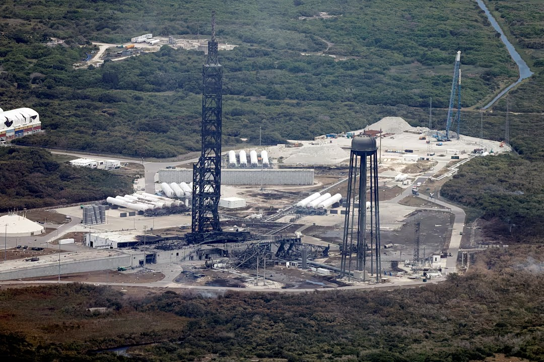 H εξέδρα εκτόξευσης του New Glenn στο Ακρωτήριο Κανάβεραλ καταστράφηκε ολοσχερώς (Reuters)