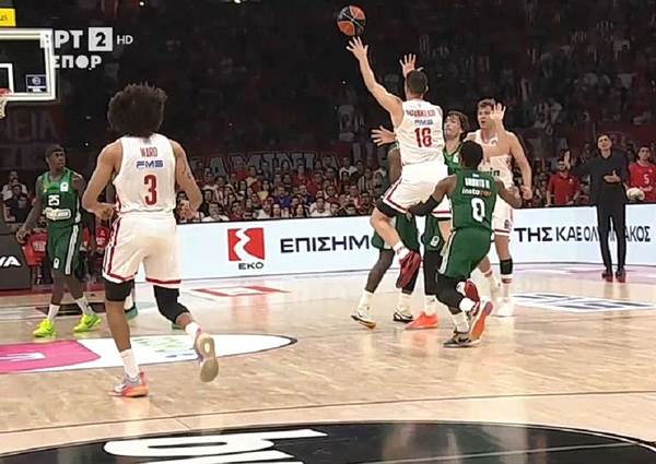 Ολυμπιακός – Παναθηναϊκός: Το απίστευτο buzzer beater του Κώστα Παπανικολάου! (vid)
