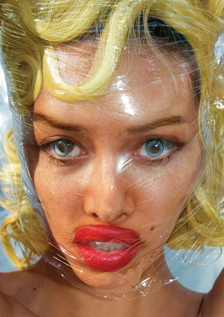 Martine Gutierrez: Plastics, Brigitte (2020). Ευγενική παραχώρηση της γκαλερί RYAN LEE / © Martine Gutierrez. Πηγή: Art In America 
