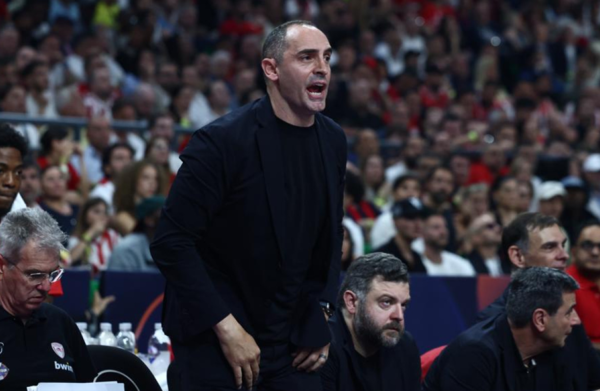 Καλαμπόκης: «Είμαστε περήφανοι για αυτά που κατάφερε ο Ολυμπιακός» – Τι είπε για Φουρνιέ και Πίτερς