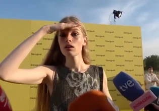 Viral η αντίδραση κόρης του Έλον Μασκ όταν δημοσιογράφος της είπε ότι ο Mr. Tesla είναι «ο καλύτερος» [βίντεο]