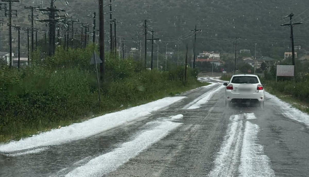 Ιωάννινα: Ζημιές σε οχήματα και καλλιέργειες από σφοδρή χαλαζόπτωση – Στα «λευκά» η Πεδινή