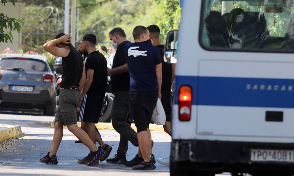 Καλλιθέα: Η οικογένεια του 15χρονου ζητά σεβασμό στο πένθος και αυστηρή τιμωρία των υπευθύνων