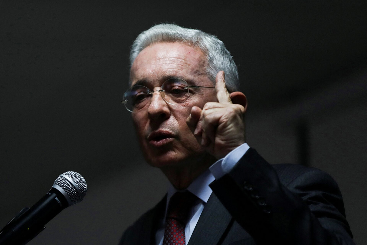 Κολομβία: Δικαστική έρευνα σε βάρος του πρώην προέδρου Ουρίμπε για φερόμενη εμπλοκή του σε σφαγές