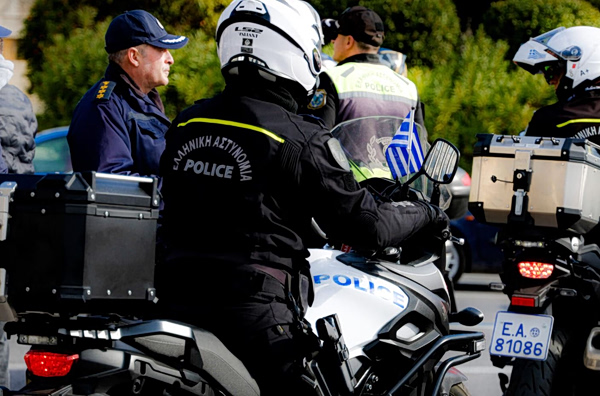 Αστυνομική επιχείρηση σε Μύκονο και Θεσσαλονίκη για διακίνηση ναρκωτικών και ληστείες – 17 συλλήψεις