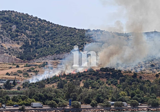 Φωτιά στον Ασπρόπυργο κοντά στο Στρατόπεδο Ξηρογιάννη – Έχουν σηκωθεί 2 αεροσκάφη και 3 ελικόπτερα