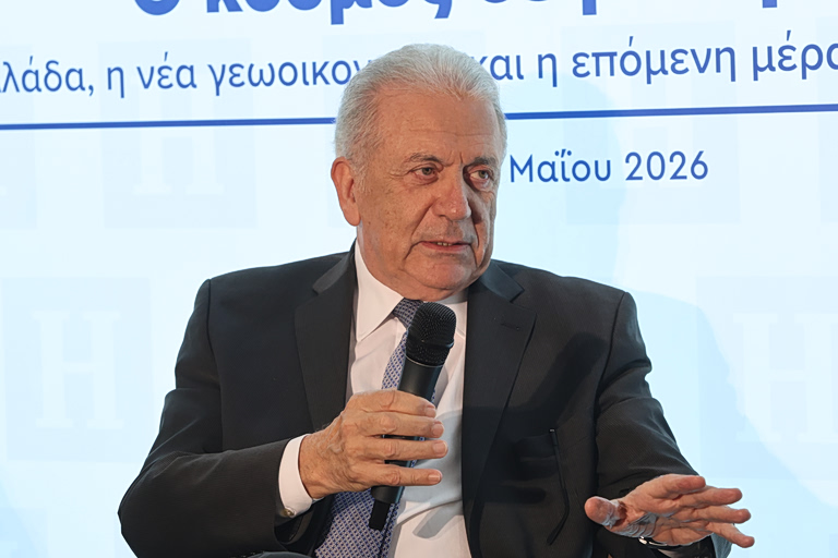 Η Κομισιόν «αδειάζει» τον Αβραμόπουλο: Το 2023 κάναμε εσωτερικό έλεγχο, όχι έρευνα – Δεν εξετάσαμε τη λειτουργία της ΜΚΟ