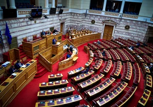 Συνταγματική αναθεώρηση: Στη Βουλή η συζήτηση για το άρθρο 86