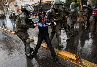 Χιλή: Συγκρούσεις φοιτητών με την αστυνομία στο περιθώριο διαδήλωσης κατά της λιτότητας