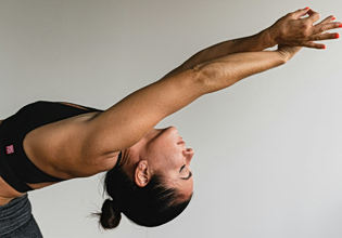 Η άσκηση pilates που αλλάζει τα πάντα σε δύο λεπτά