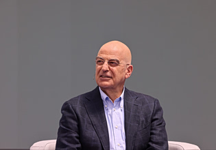 OT FORUM – Δένδιας: Η χώρα αντιμετωπίζει διακηρυγμένη απειλή από την Τουρκία – Ο Σαμαράς νομιμοποιείται να έχει τις απόψεις του