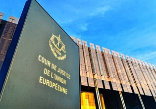 ΕΕ: Η άδεια διαμονής σε μία χώρα δεν αποκλείει δικαίωμα παραμονής και σε άλλη