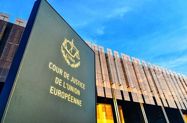 ΕΕ: Η άδεια διαμονής σε μία χώρα δεν αποκλείει δικαίωμα παραμονής και σε άλλη