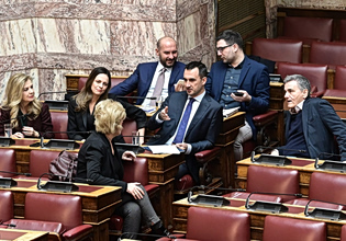 Τέλος και επίσημα η Νέα Αριστερά από τη Βουλή: Διαλύεται η ΚΟ – Παραιτήθηκε από βουλευτής η Αχτσιόγλου –  Δραγασάκης στη θέση της