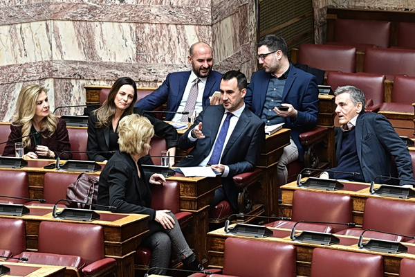 Τέλος και επίσημα η Νέα Αριστερά από τη Βουλή: Διαλύεται η ΚΟ – Παραιτήθηκε από βουλευτής η Αχτσιόγλου – Δραγασάκης στη θέση της