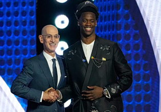 Oι Γουίζαρντς επέλεξαν στο Νο.1 του NBA Draft τον Έι Τζέι Ντιμπάντσα (vids)