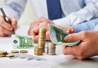 Ακατάσχετος λογαριασμός: Αυξάνεται στα 1.600 ευρώ το όριο