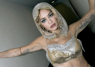 Rita Ora: Ξανά στην Ελλάδα για καλοκαιρινές διακοπές – Το νησί που επέλεξε