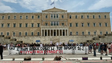 Βουλή: Φοιτητές ενάντια στην αναθεώρηση του άρθρου 16 – «Θα πουλάνε πτυχία, ενώ εμείς μοχθούμε δέκα χρόνια»