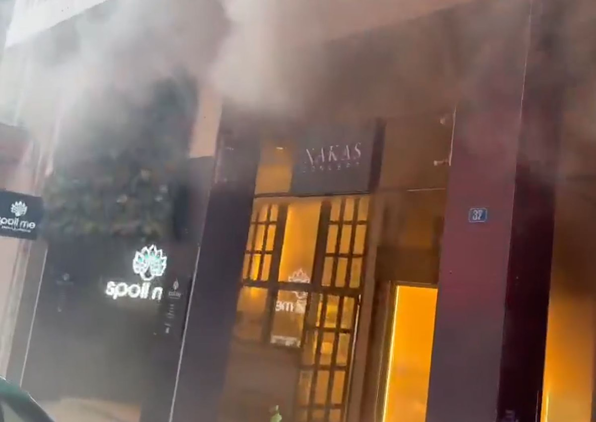 Φωτιά σε υπόγειο καταστήματος στο Κολωνάκι