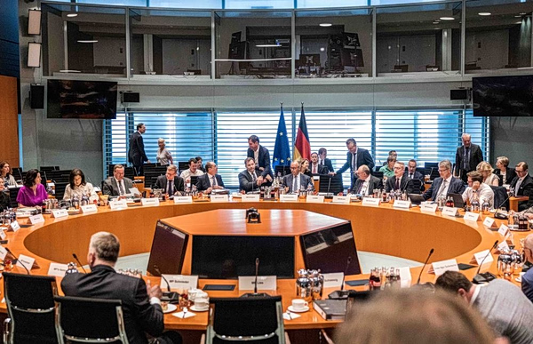Γερμανία: Από ατμομηχανή της Ευρώπης σε οικονομία που αναζητά νέα πορεία
