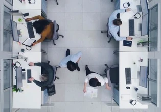 Αντιπολιτευτικά πυρά κατά κυβέρνησης με φόντο την τετραήμερη εργασία – «Επενδύετε στην εντατικοποίηση της εργασίας»