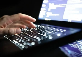 Συνελήφθη 62χρονος για πορνογραφία ανηλίκων – Εντοπίστηκαν εκατοντάδες αρχεία