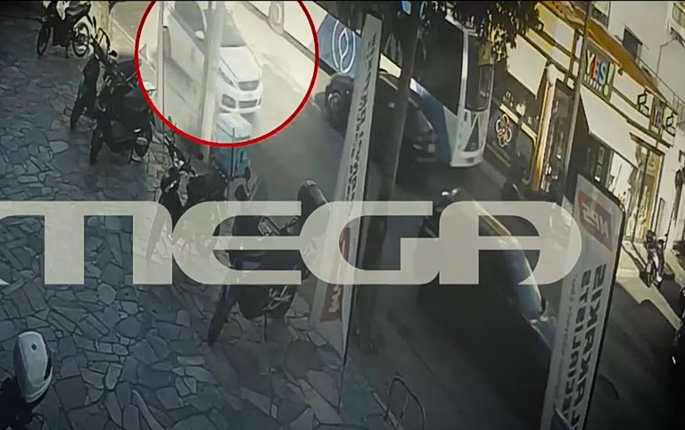Ίλιον: Καρέ καρέ ο άγριος ξυλοδαρμός οδηγού λεωφορείου από μοτοσικλετιστή – Βίντεο ντοκουμέντο