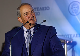 Κώστας Καραμανλής: Η συμβουλή με νόημα στους μαθητές – «Πετάξτε τα ασήμαντα, τη σαβούρα »