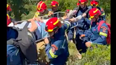 Κεφαλονιά: Επιχείρηση διάσωσης 62χρονης τουρίστριας που τραυματίστηκε σε δυσπρόσιτη παραλία