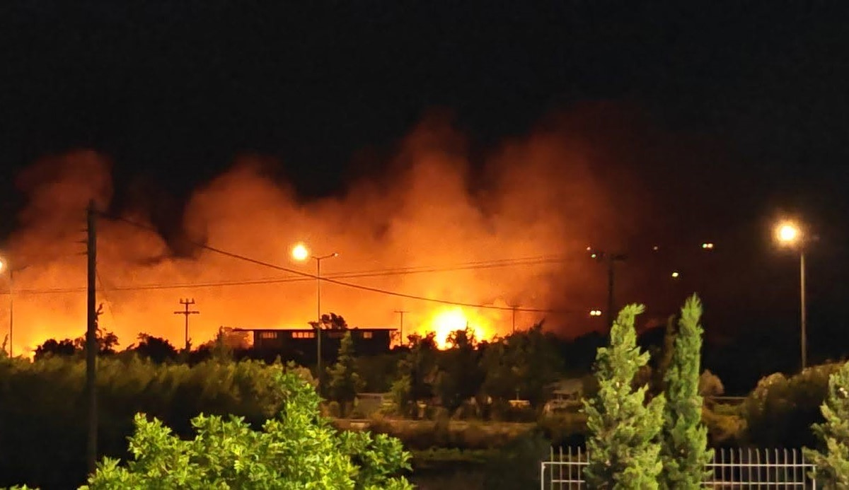 Οριοθετήθηκε η φωτιά στην Κερατέα – Μεγάλη κινητοποίηση της Πυροσβεστικής