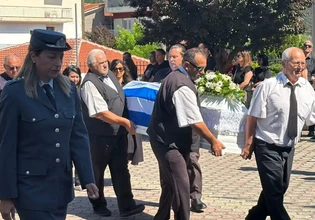 Γυναικοκτονία στη Δράμα: Βουβός πόνος στην κηδεία της 45χρονης Αντιγόνης