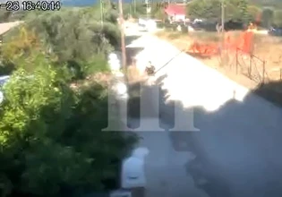 Κορινθία: Η στιγμή που η 57χρονη βάζει φωτιά σε ξερά χόρτα – Βίντεο ντοκουμέντο