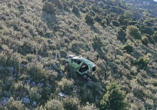 Ιωάννινα: Ι.Χ. έπεσε σε γκρεμό 20 μέτρων στους Λιγκιάδες – Απεγκλωβίστηκε τραυματισμένος ο οδηγός