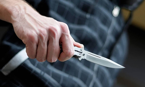 Αιματηρό επεισόδιο στη Ραφήνα – 52χρονος επιτέθηκε με μαχαίρι σε δύο άτομα σε πρατήριο καυσίμων