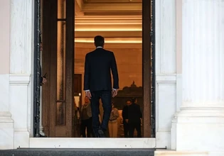 ΠΑΣΟΚ: Θα φτάσει η κυβέρνηση στην ύστατη παρακμή να νομοθετεί καθ’ υπόδειξη καταδικασμένων που εκβιάζουν τον πρωθυπουργό;