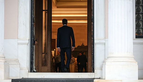 ΠΑΣΟΚ: Θα φτάσει η κυβέρνηση στην ύστατη παρακμή να νομοθετεί καθ’ υπόδειξη καταδικασμένων που εκβιάζουν τον πρωθυπουργό;