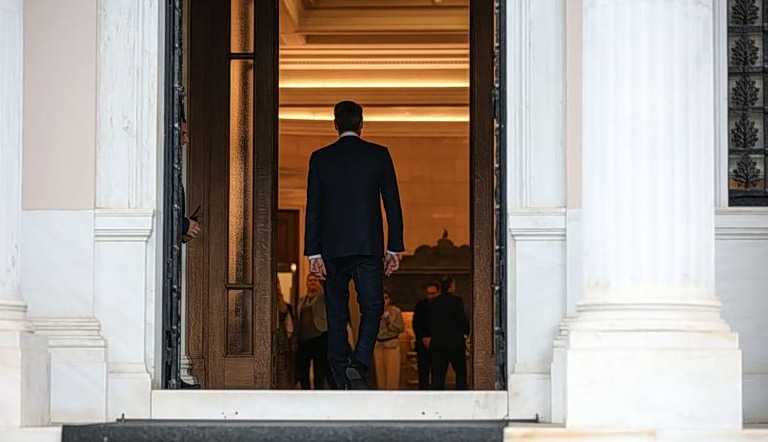 ΠΑΣΟΚ: Θα φτάσει η κυβέρνηση στην ύστατη παρακμή να νομοθετεί καθ’ υπόδειξη καταδικασμένων που εκβιάζουν τον πρωθυπουργό;