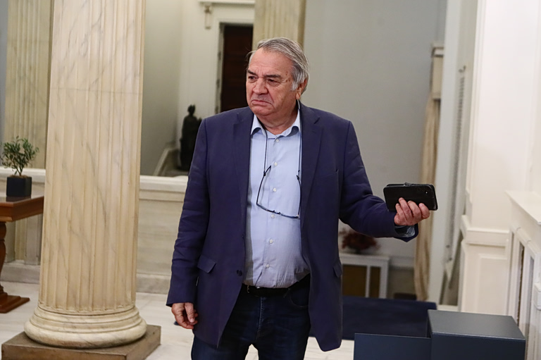 Το ΠΑΣΟΚ απαντάει στο «στέλεχος της ΕΛΑΣ» Μπίστη (ενώ δεν είναι) και ζητάει εξηγήσεις από τον Τσίπρα