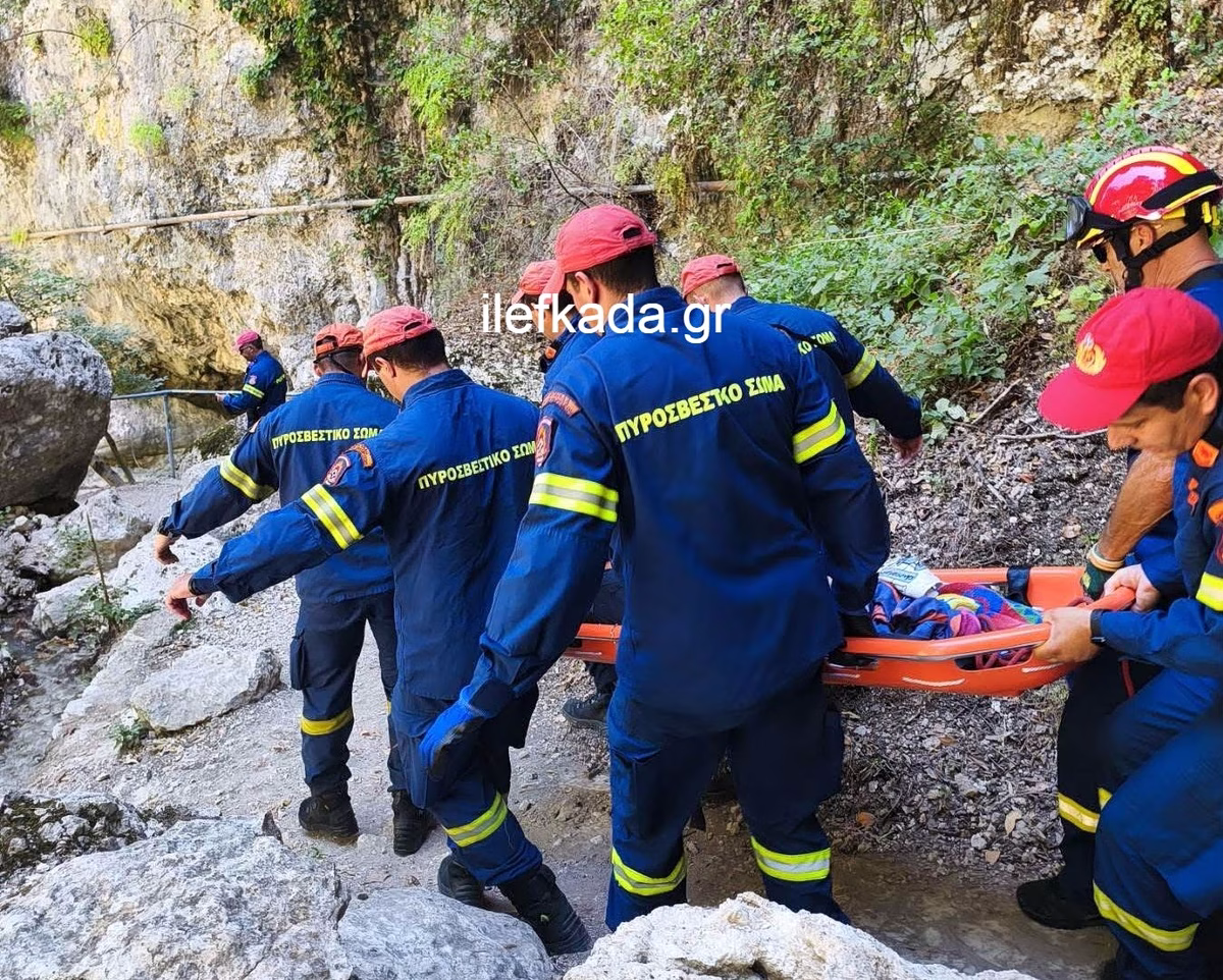 Λευκάδα: Τουρίστρια καταπλακώθηκε από βράχο στους καταρράκτες στο Νυδρί – Δίνει μάχη να κρατηθεί στη ζωή