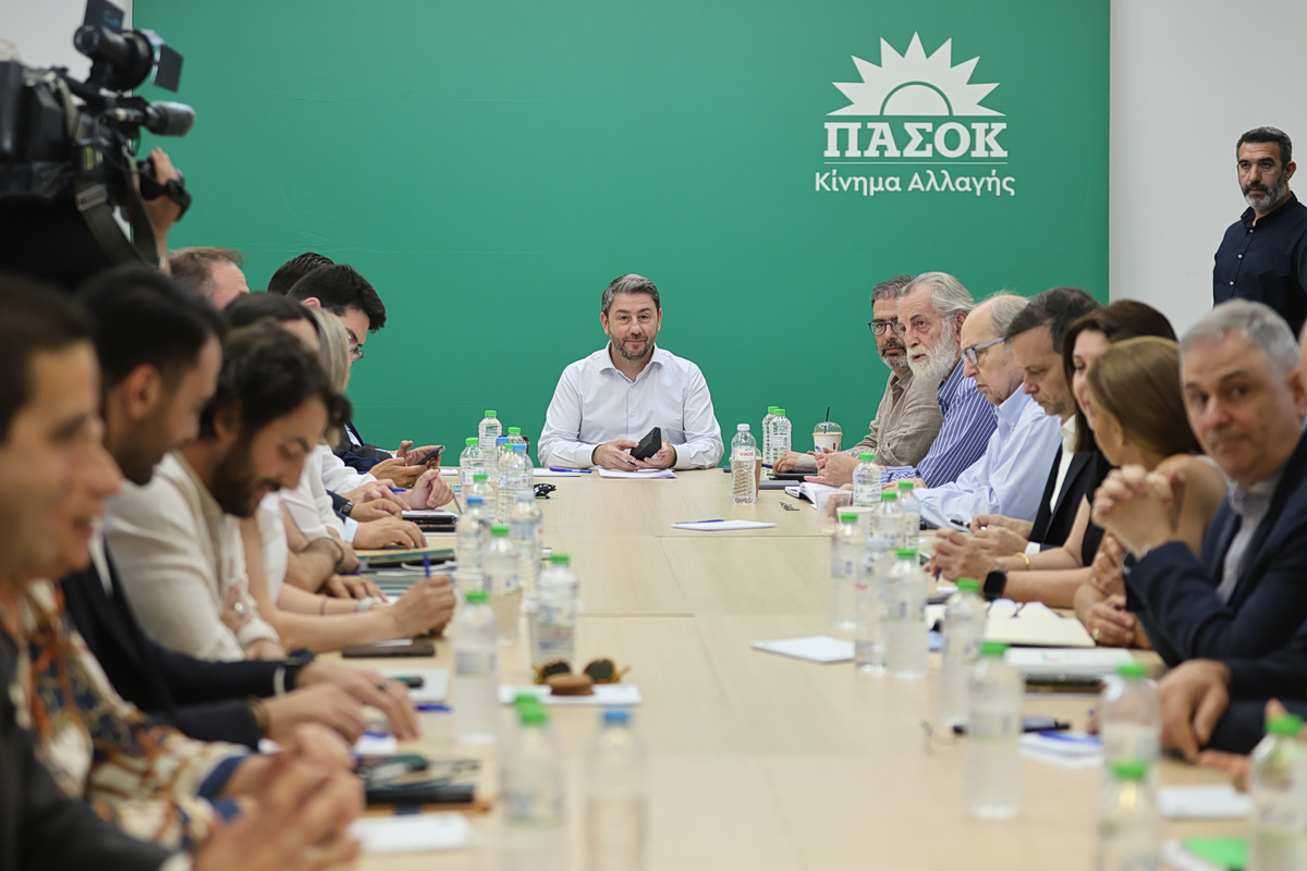 Με σαφές μήνυμα και «σκιώδη κυβέρνηση» ο Ανδρουλάκης δεν άφησε περιθώρια για «παραφωνίες» ή δεν τόλμησαν