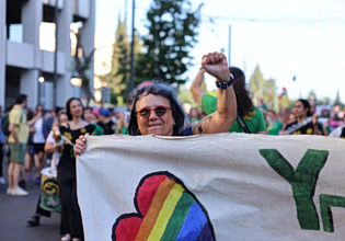 «Σε Αφορά»: Πλήθος κόσμου στο Athens Pride 2026 – Σε ρυθμούς Υπερηφάνειας η Αθήνα